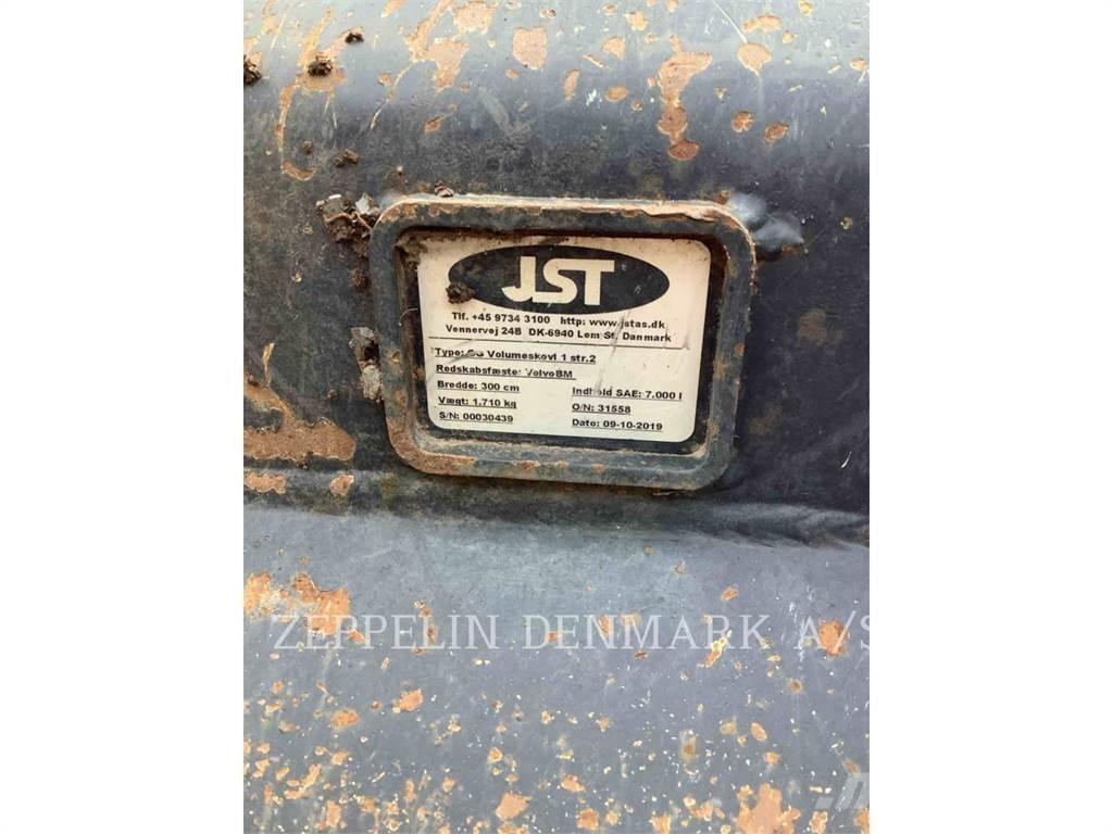 CASE 921G Iekrāvēji uz riteņiem