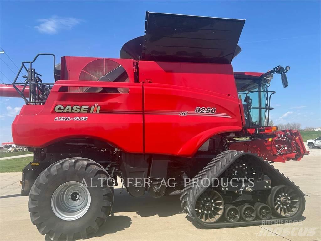 Case IH 8250 Ražas novākšanas kombaini