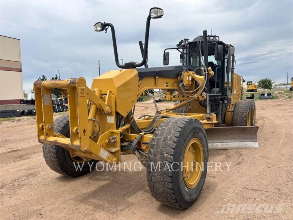 CAT 140M 2 Greideri