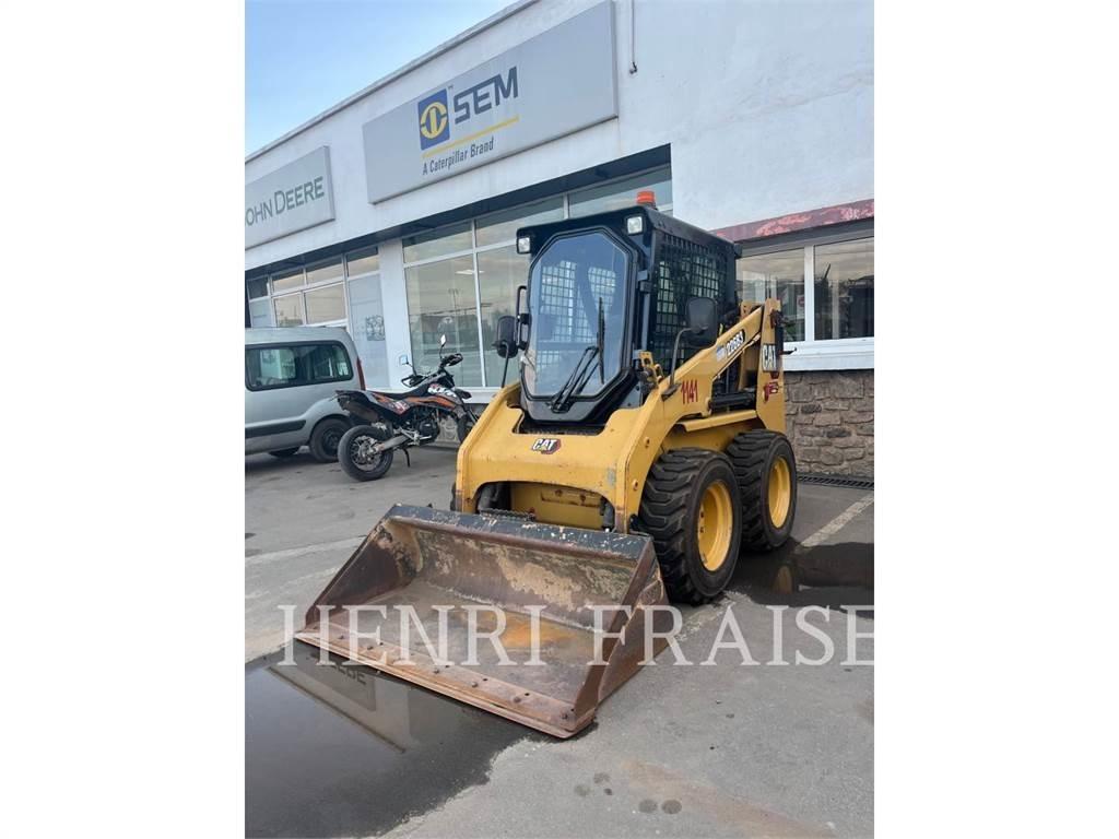 CAT 226B3 Lietoti riteņu kompaktiekrāvēji