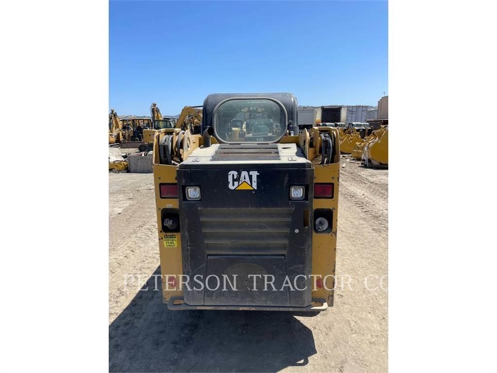 CAT 226D Lietoti riteņu kompaktiekrāvēji
