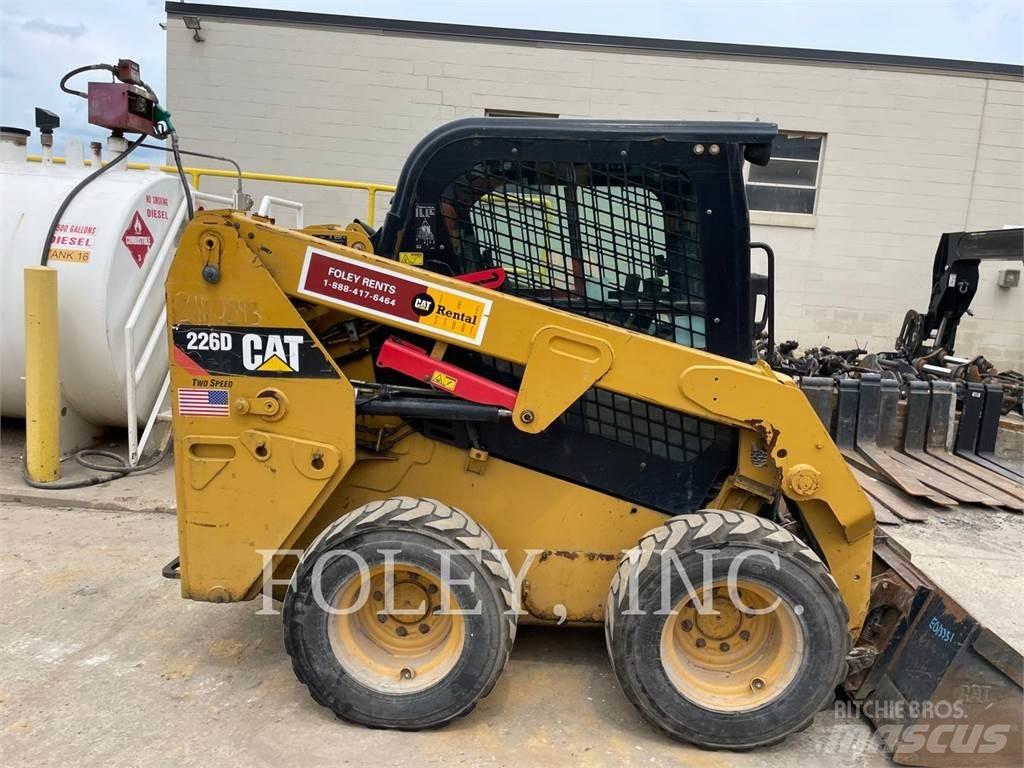 CAT 226D Lietoti riteņu kompaktiekrāvēji