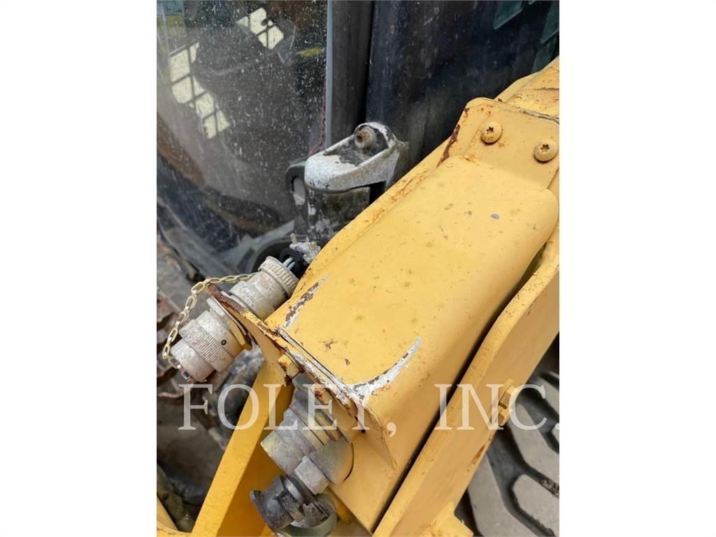 CAT 226D Lietoti riteņu kompaktiekrāvēji