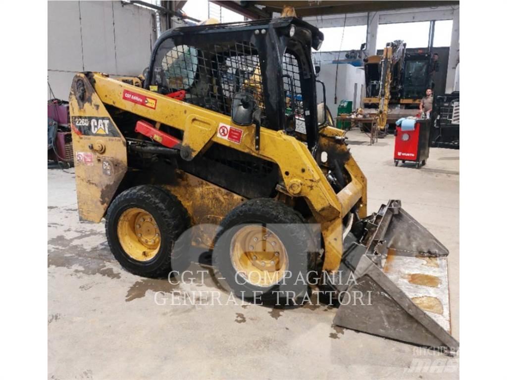 CAT 226D Lietoti riteņu kompaktiekrāvēji