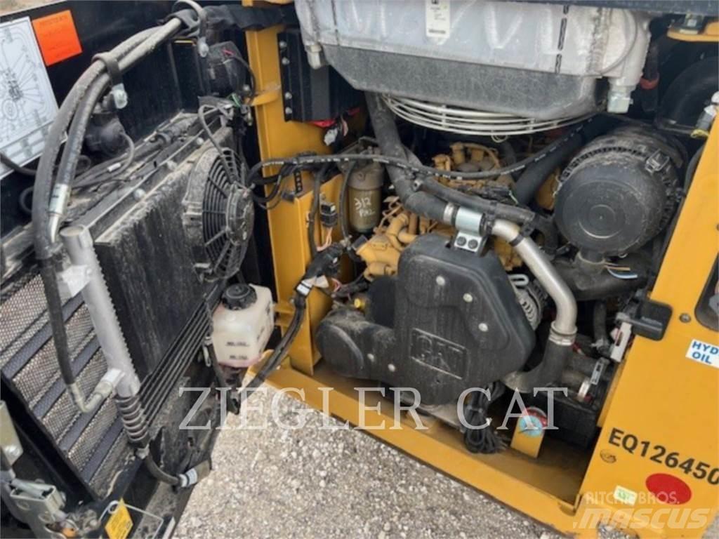 CAT 226D Lietoti riteņu kompaktiekrāvēji