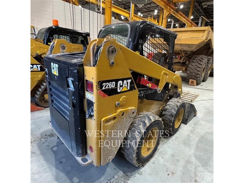 CAT 226D Lietoti riteņu kompaktiekrāvēji