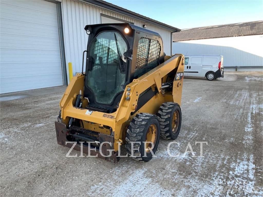 CAT 226D Lietoti riteņu kompaktiekrāvēji