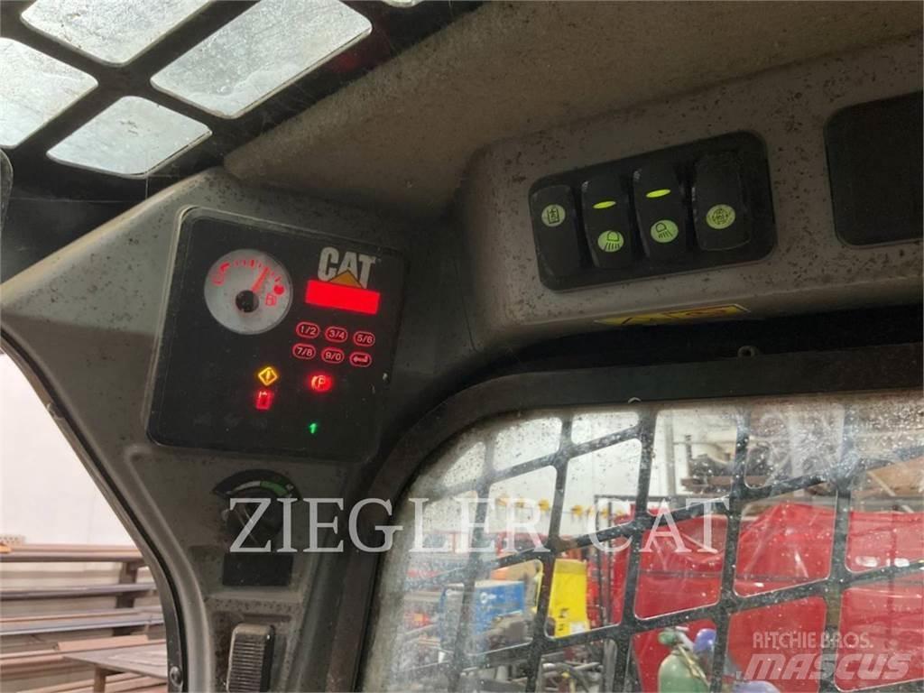 CAT 226D Lietoti riteņu kompaktiekrāvēji