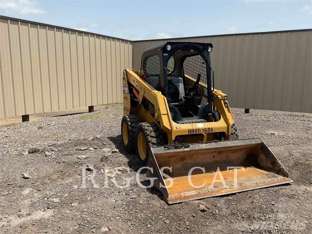 CAT 226D Lietoti riteņu kompaktiekrāvēji