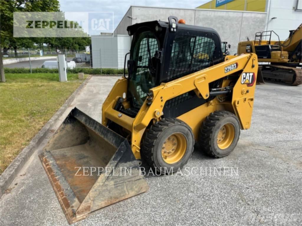 CAT 226D Lietoti riteņu kompaktiekrāvēji