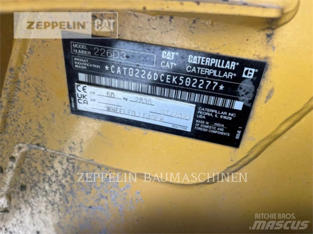CAT 226D Lietoti riteņu kompaktiekrāvēji