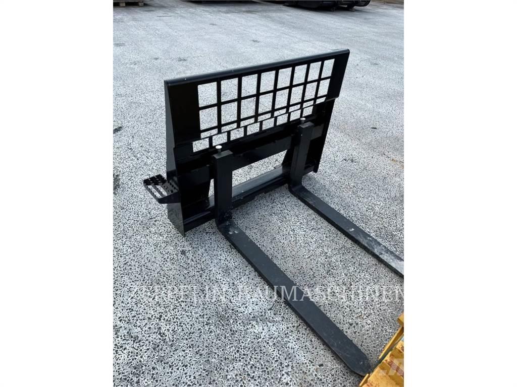 CAT 226D Lietoti riteņu kompaktiekrāvēji