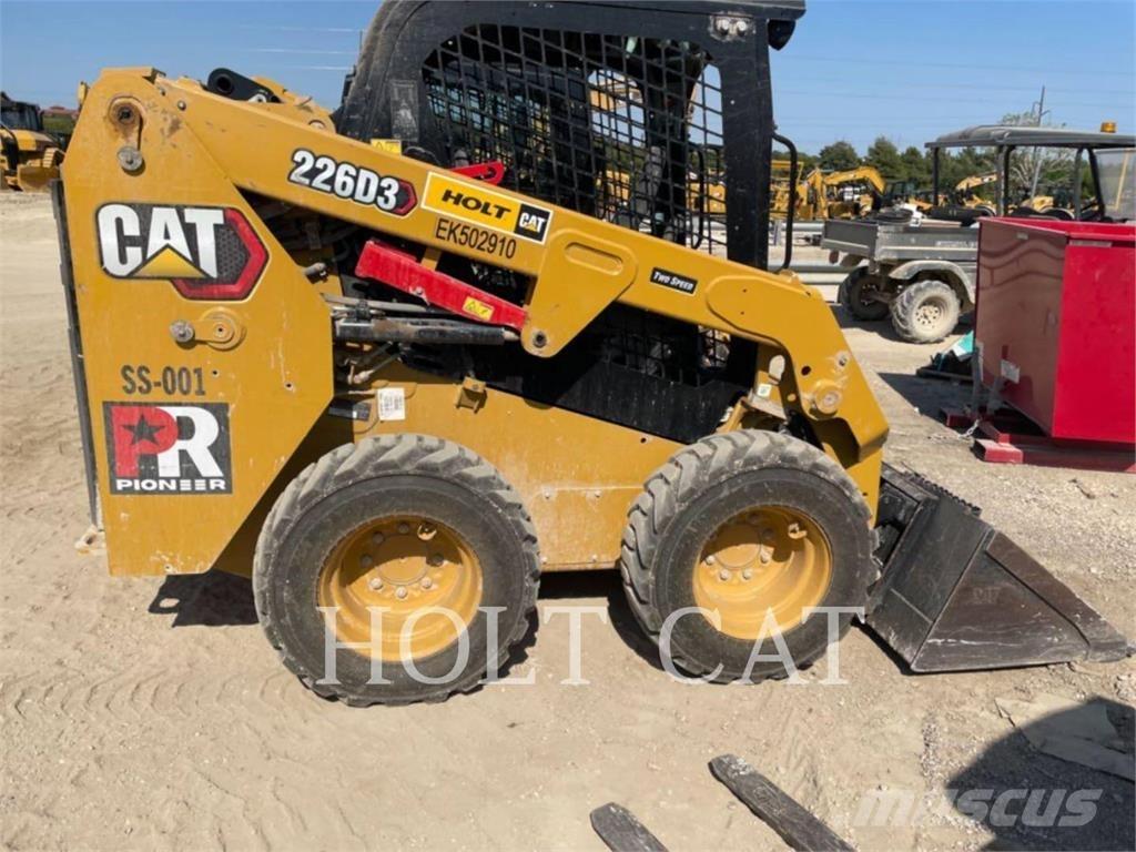 CAT 226D Lietoti riteņu kompaktiekrāvēji