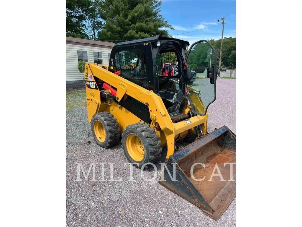 CAT 226D Lietoti riteņu kompaktiekrāvēji