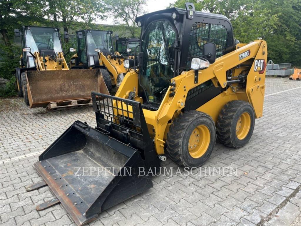 CAT 226D Lietoti riteņu kompaktiekrāvēji
