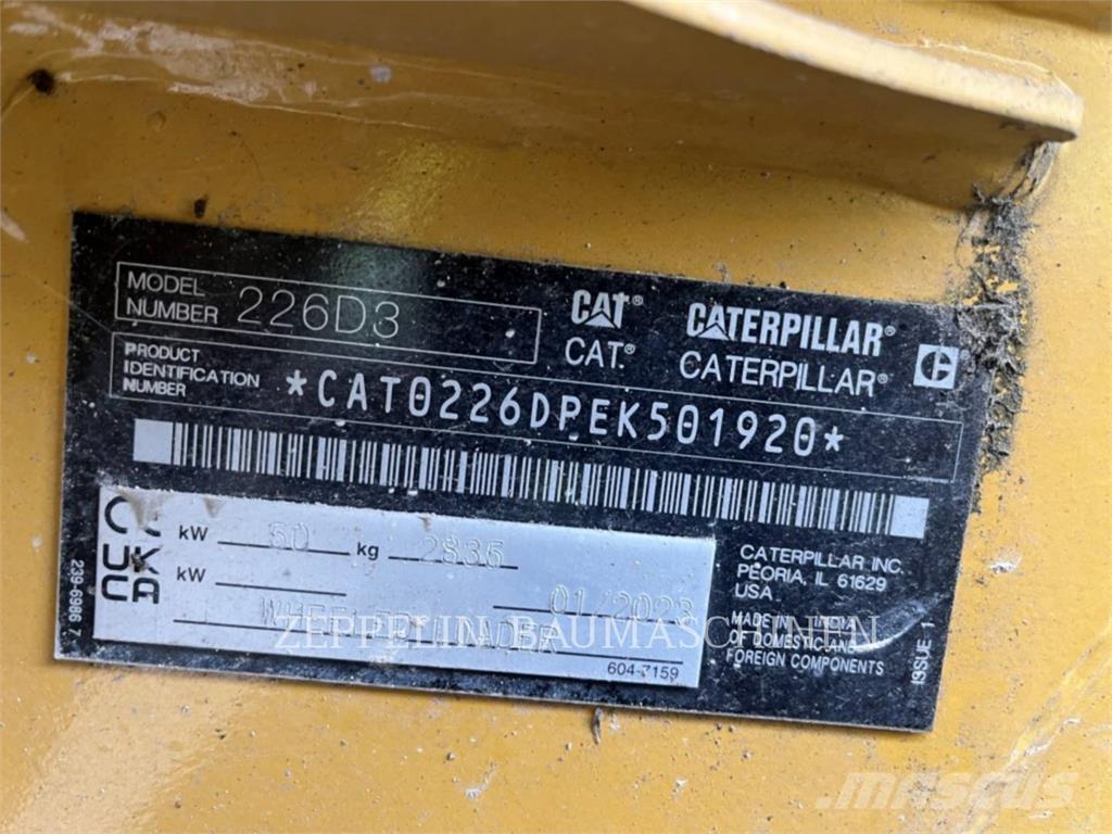 CAT 226D Lietoti riteņu kompaktiekrāvēji