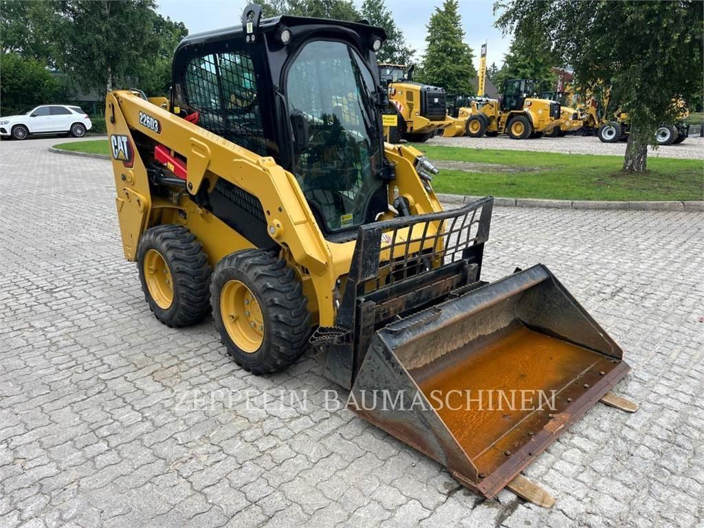 CAT 226D Lietoti riteņu kompaktiekrāvēji