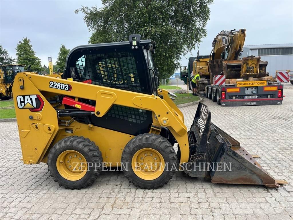 CAT 226D Lietoti riteņu kompaktiekrāvēji