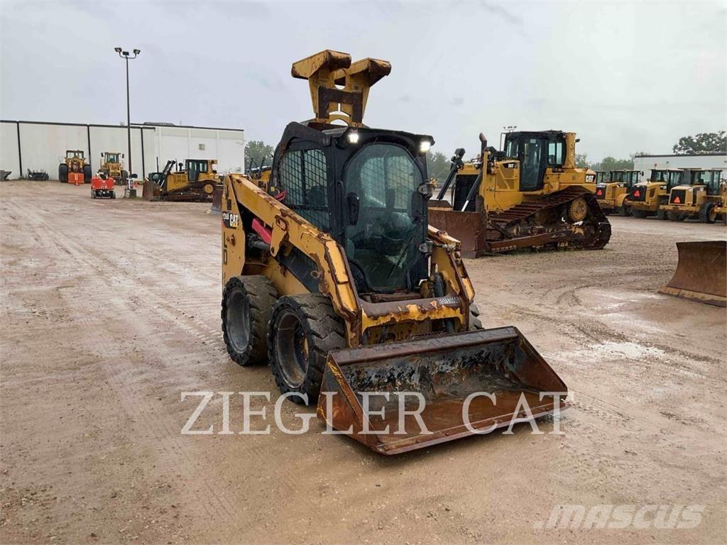 CAT 226D Lietoti riteņu kompaktiekrāvēji