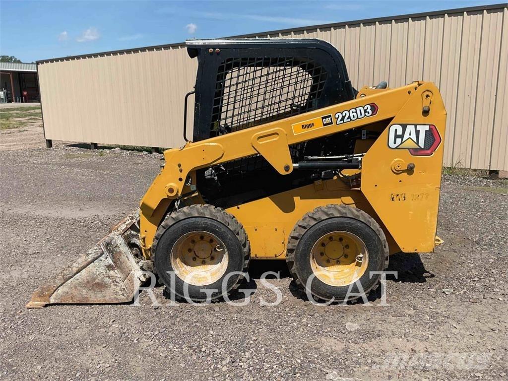 CAT 226D Lietoti riteņu kompaktiekrāvēji