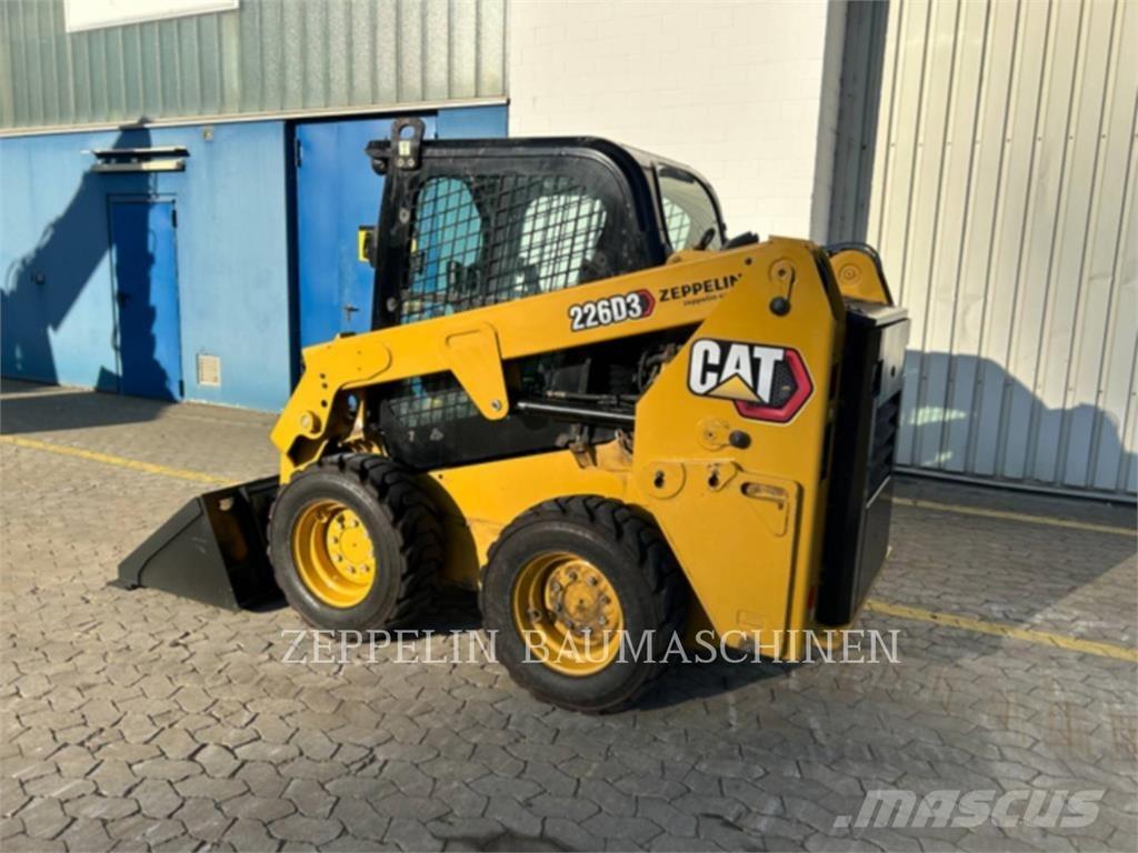 CAT 226D Lietoti riteņu kompaktiekrāvēji