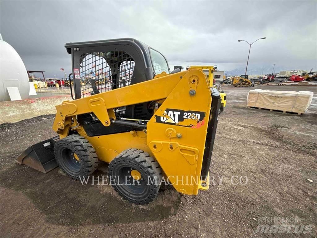CAT 226D C1-H2 Lietoti riteņu kompaktiekrāvēji