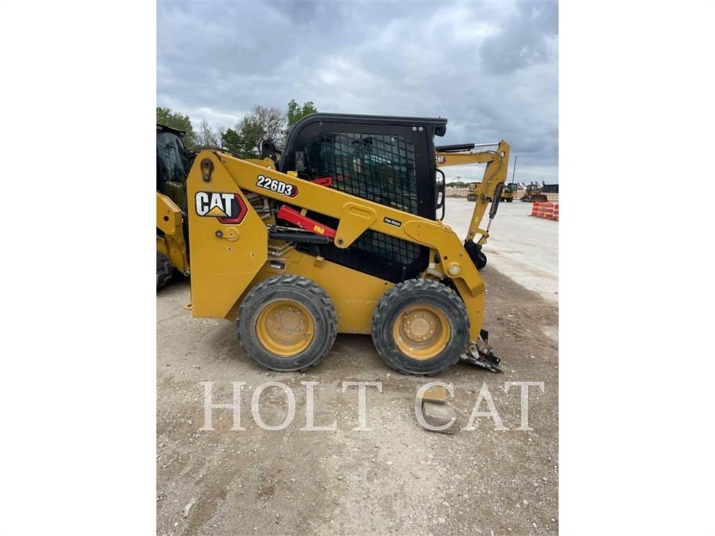 CAT 226D CAB Lietoti riteņu kompaktiekrāvēji