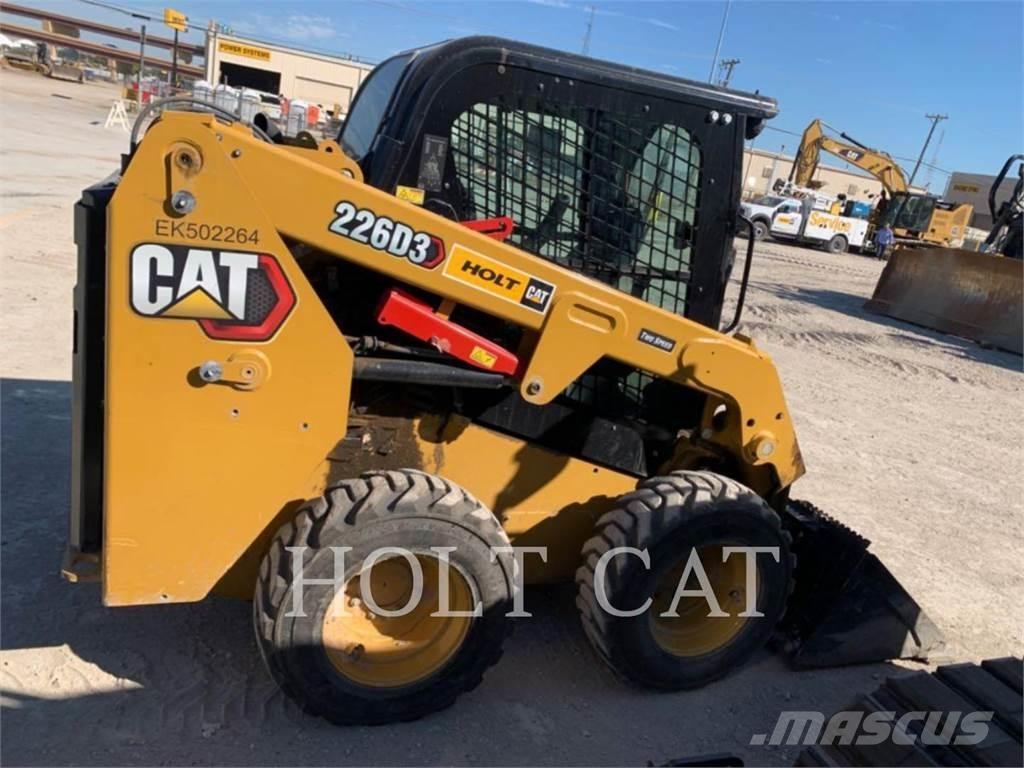 CAT 226D CAB Lietoti riteņu kompaktiekrāvēji
