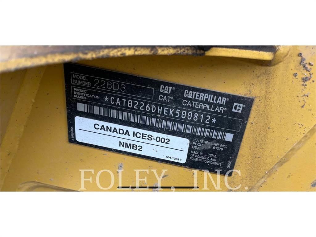 CAT 226D3 Lietoti riteņu kompaktiekrāvēji