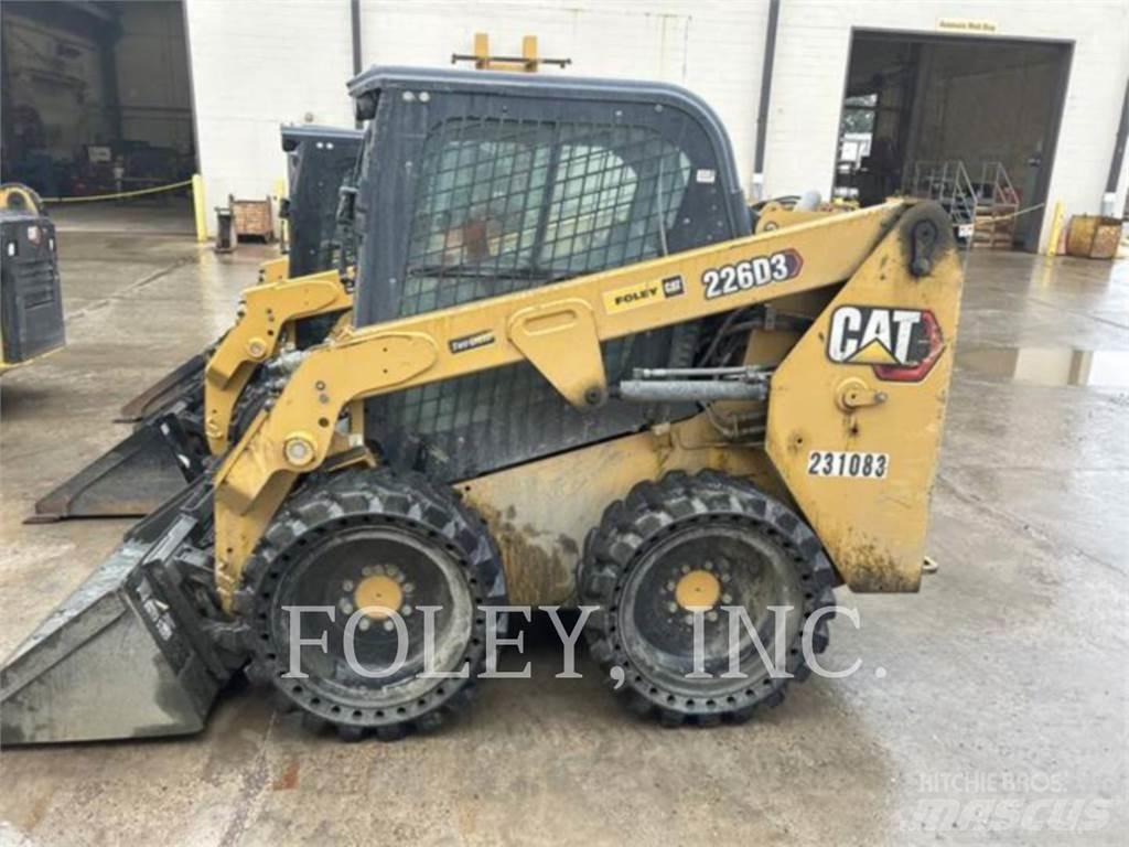 CAT 226D3 Lietoti riteņu kompaktiekrāvēji