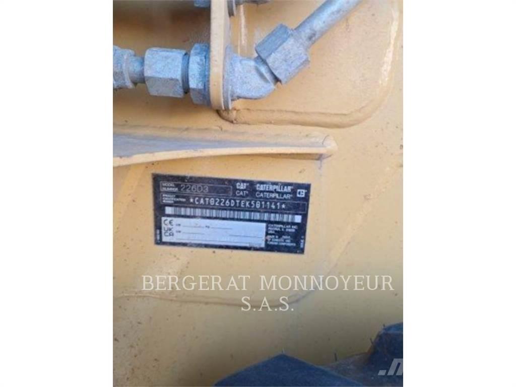 CAT 226D3 Lietoti riteņu kompaktiekrāvēji