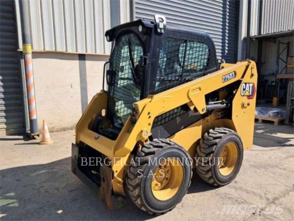 CAT 226D3 Lietoti riteņu kompaktiekrāvēji