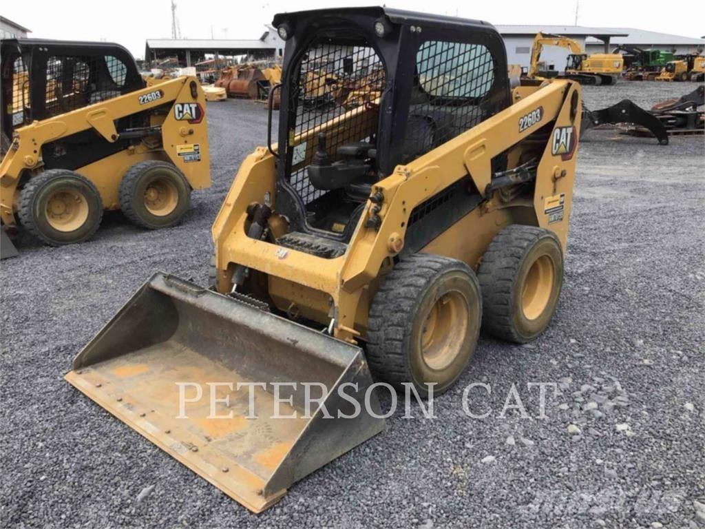 CAT 226D3 Lietoti riteņu kompaktiekrāvēji