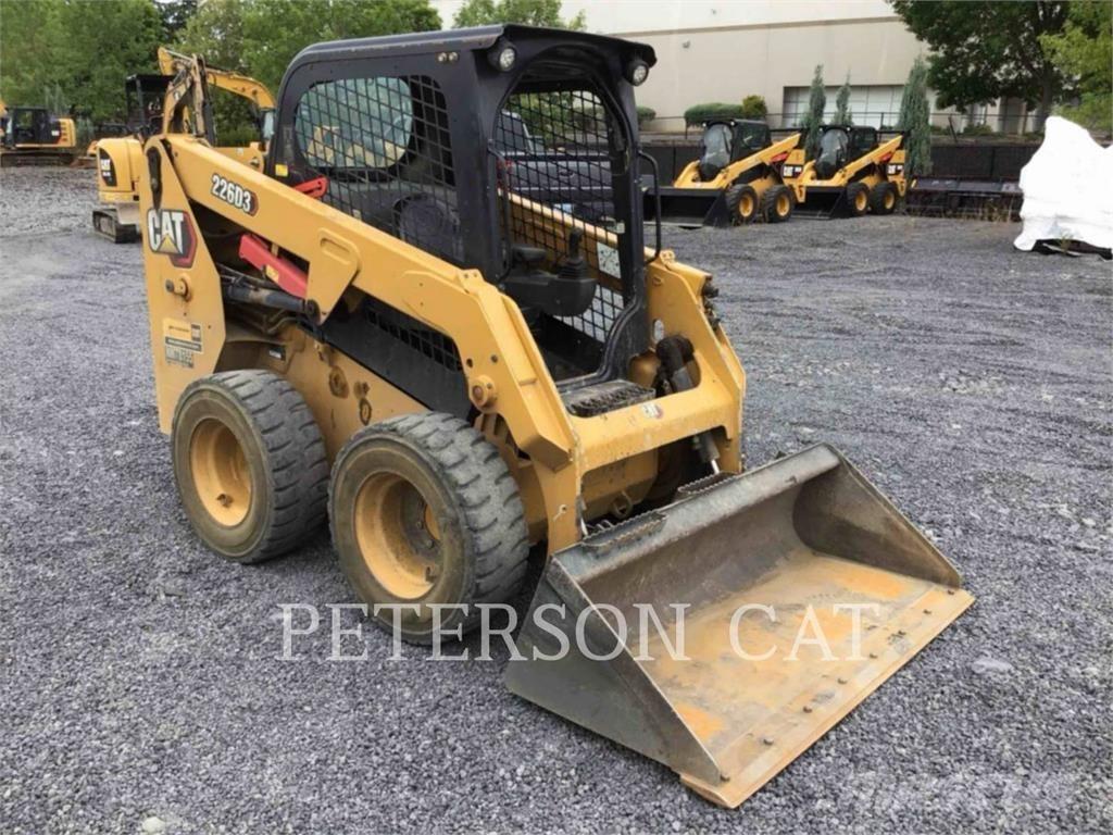 CAT 226D3 Lietoti riteņu kompaktiekrāvēji