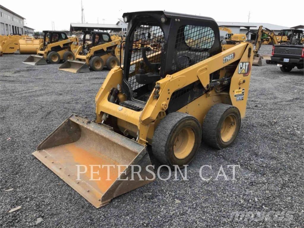CAT 226D3 Lietoti riteņu kompaktiekrāvēji