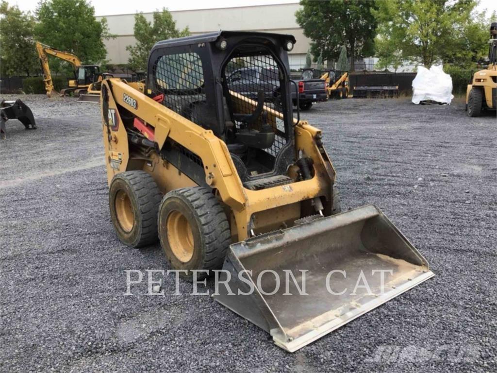 CAT 226D3 Lietoti riteņu kompaktiekrāvēji