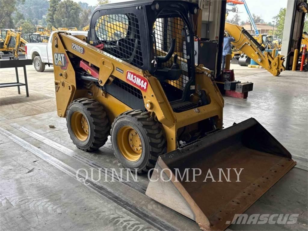 CAT 226D3 Lietoti riteņu kompaktiekrāvēji