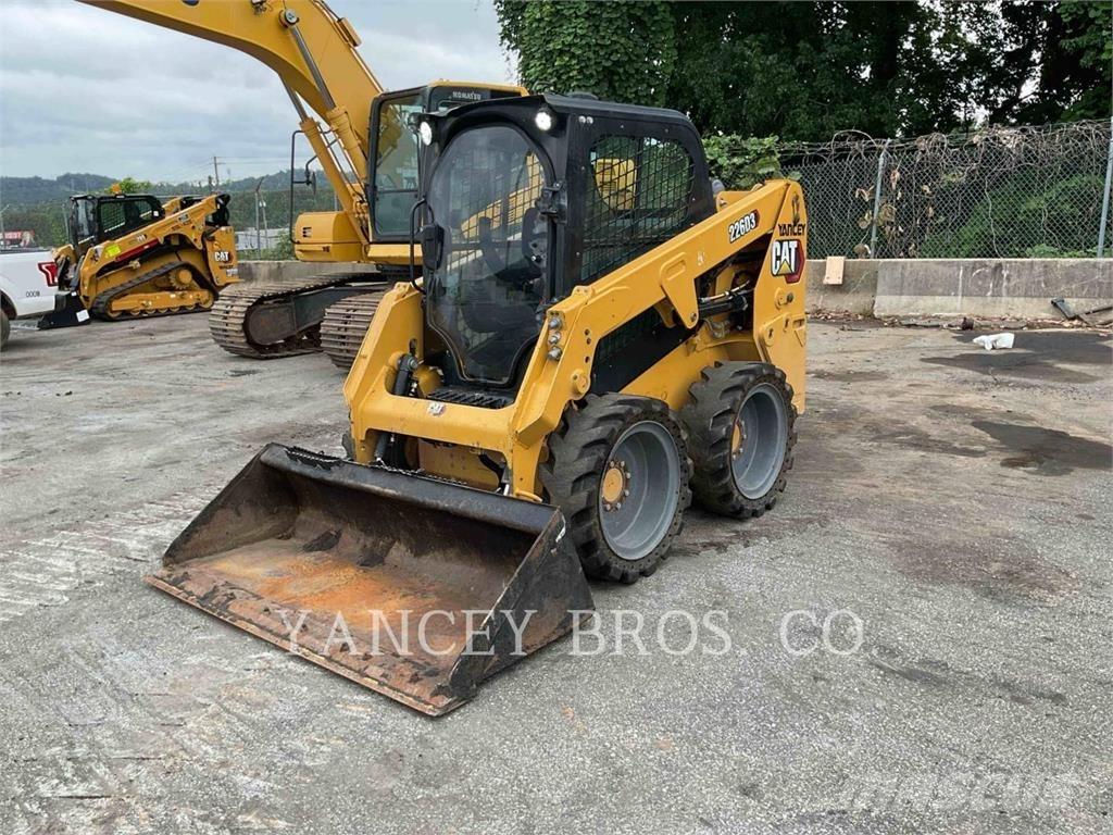 CAT 226D3 Lietoti riteņu kompaktiekrāvēji