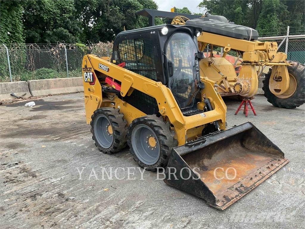 CAT 226D3 Lietoti riteņu kompaktiekrāvēji