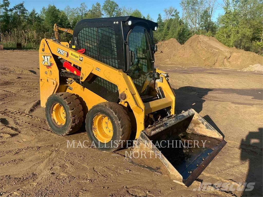 CAT 226D3 AQ Lietoti riteņu kompaktiekrāvēji