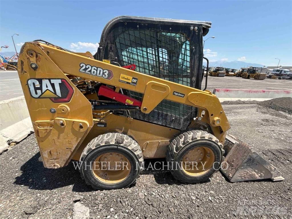 CAT 226D3 C3H2 Lietoti riteņu kompaktiekrāvēji