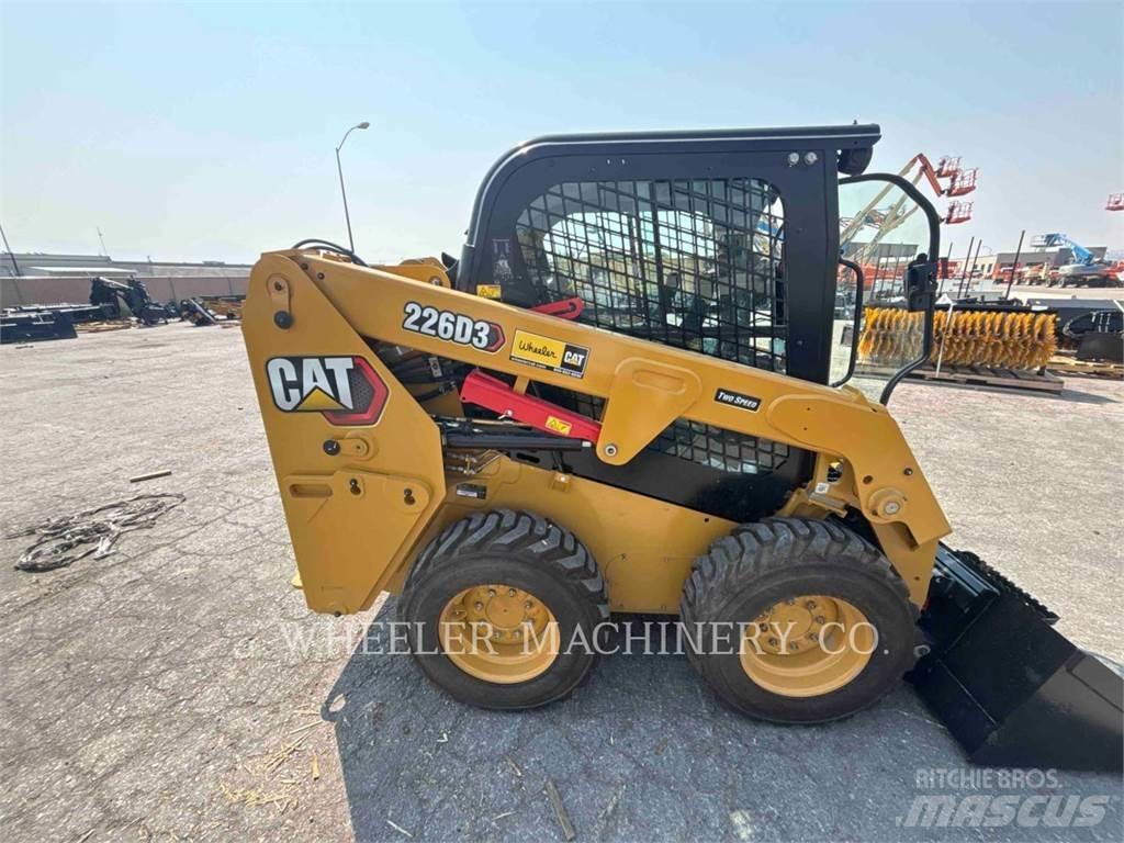 CAT 226D3 C3H2 Lietoti riteņu kompaktiekrāvēji