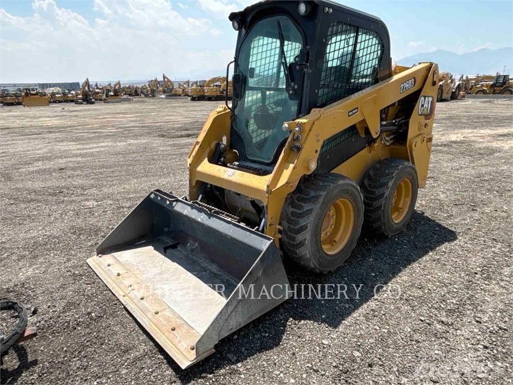CAT 226D3 C3H2 Lietoti riteņu kompaktiekrāvēji