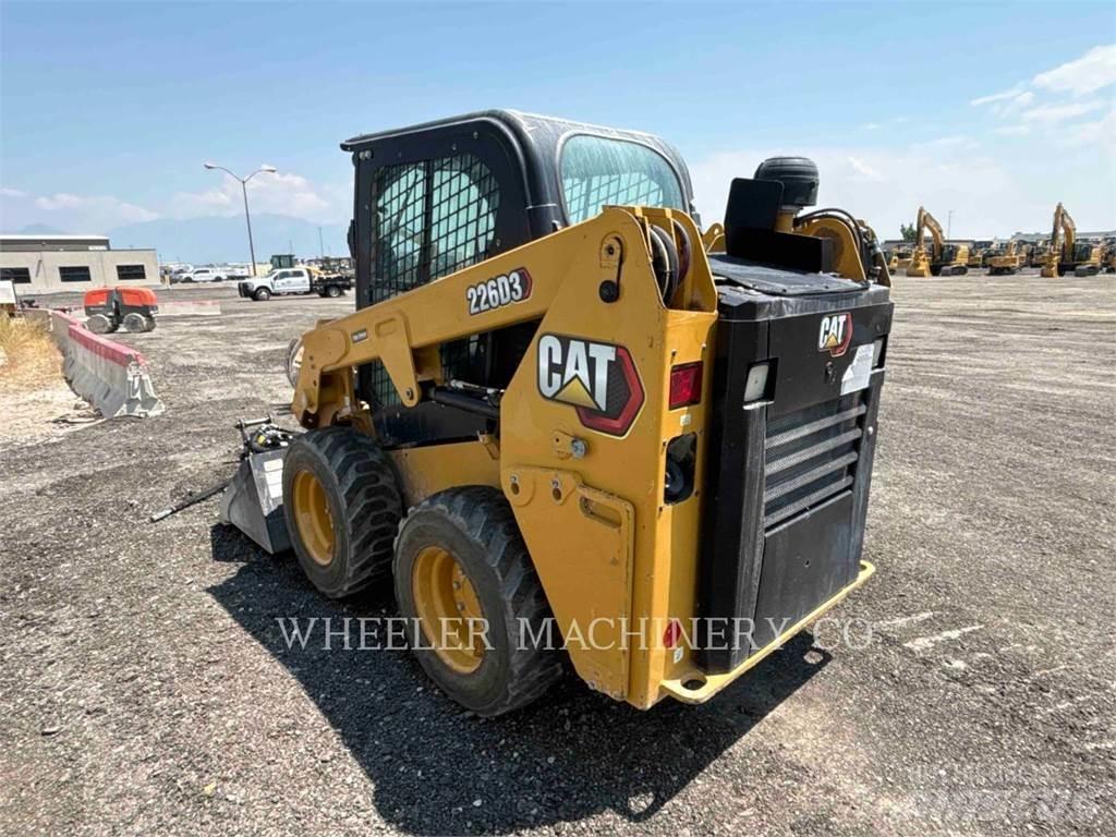 CAT 226D3 C3H2 Lietoti riteņu kompaktiekrāvēji