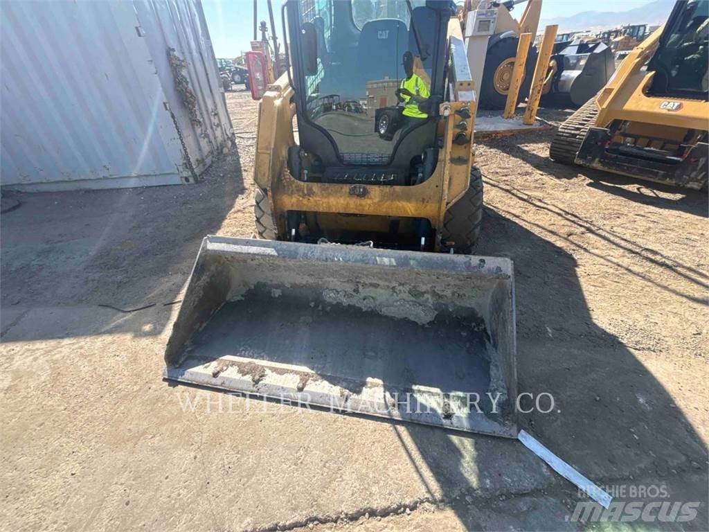 CAT 226D3 C3H2 Lietoti riteņu kompaktiekrāvēji