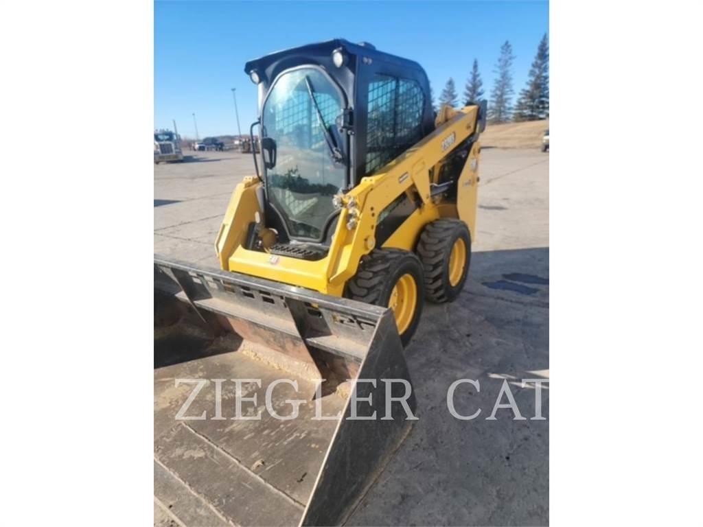 CAT 232D3 Lietoti riteņu kompaktiekrāvēji