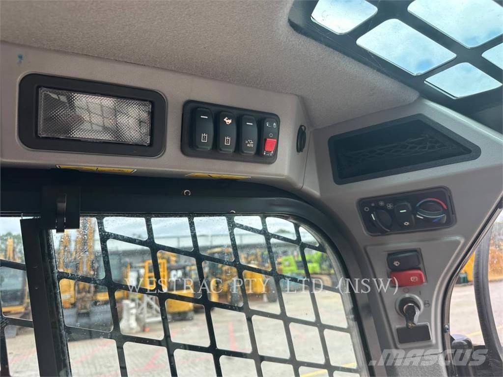 CAT 232D3 Lietoti riteņu kompaktiekrāvēji