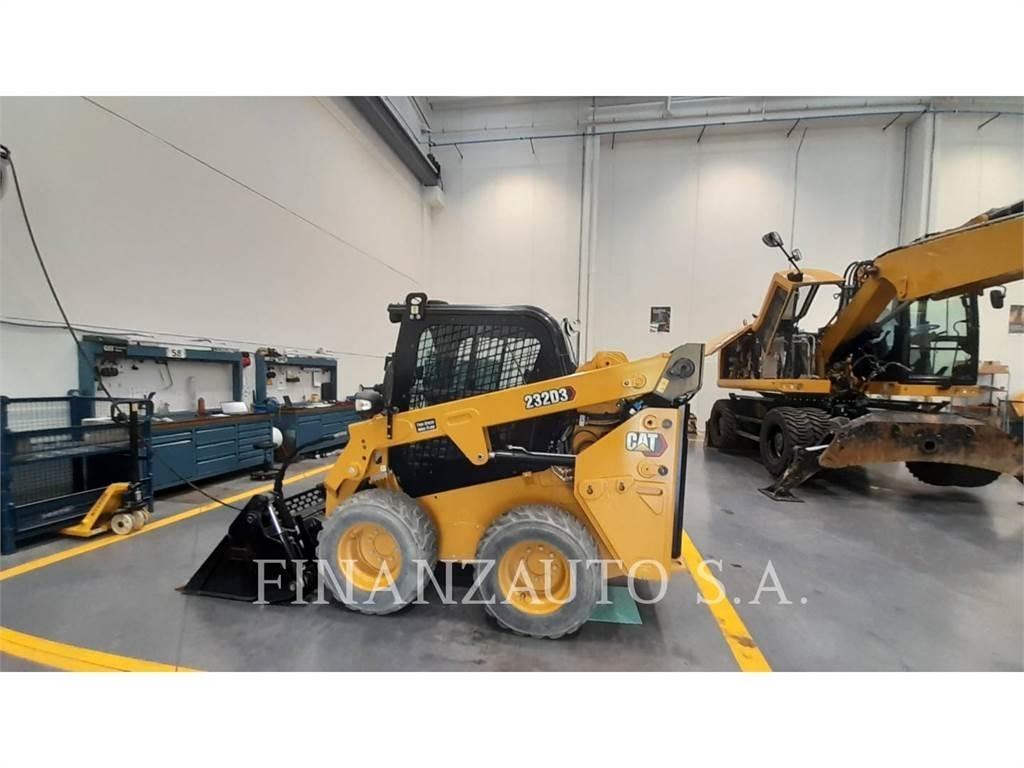 CAT 232D3 Lietoti riteņu kompaktiekrāvēji