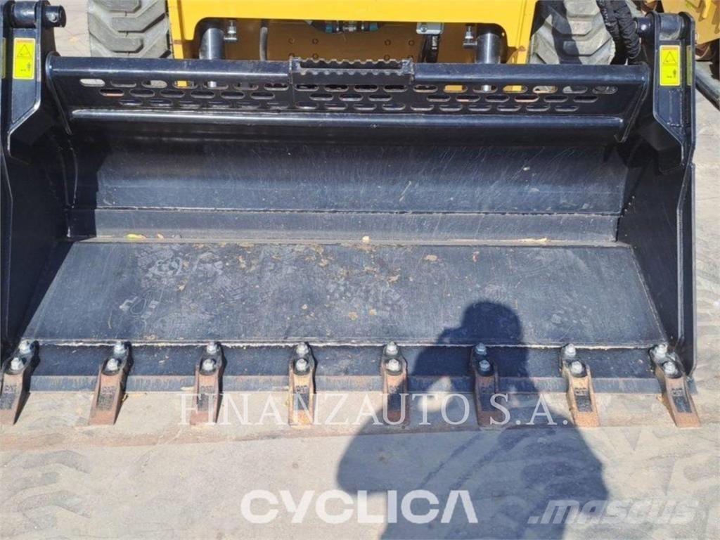 CAT 232D3 Lietoti riteņu kompaktiekrāvēji