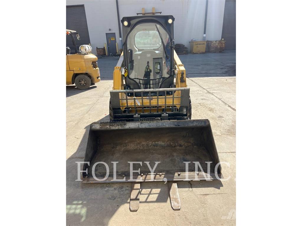 CAT 232D3 Lietoti riteņu kompaktiekrāvēji